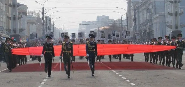 Военные парады, шествия "Бессмертного полка" и народные гуляния прошли в Сибири в День Победы