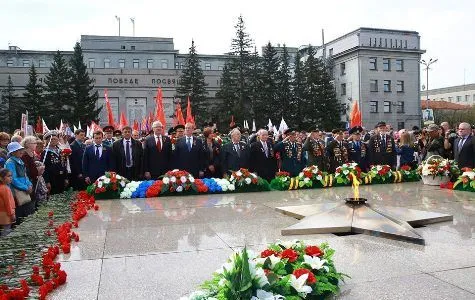 Военные парады, шествия "Бессмертного полка" и народные гуляния прошли в Сибири в День Победы