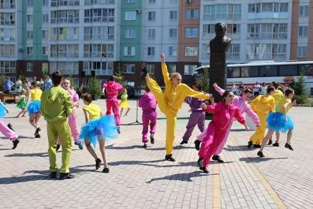 Первый пешеходный фонтан открылся в Кемерово в новом сквере, созданном компанией "Кузбассразрезуголь"