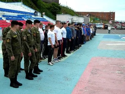 Юные армейцы победили в гребле на шлюпках во Владивостоке