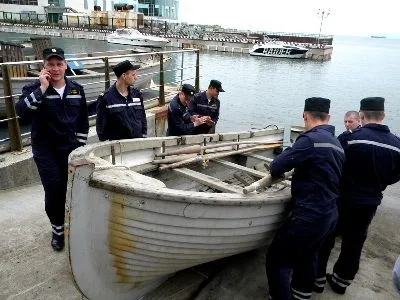 Юные армейцы победили в гребле на шлюпках во Владивостоке