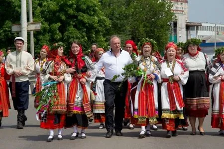 Хороводы, песни и гуляния прошли в селе Новая Усмань Воронежской области на Троицу