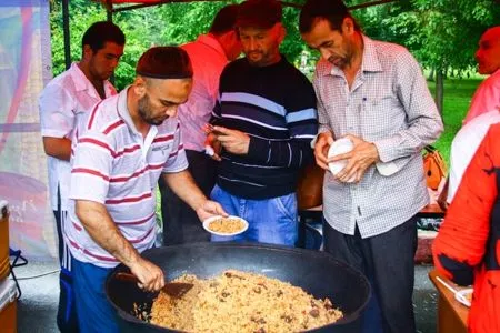 Сотни приморцев отметили национальный праздник Сабантуй в Артеме