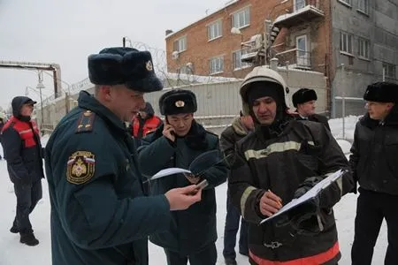 Людей под завалами обрушившейся кровли завода в Екатеринбурге не осталось