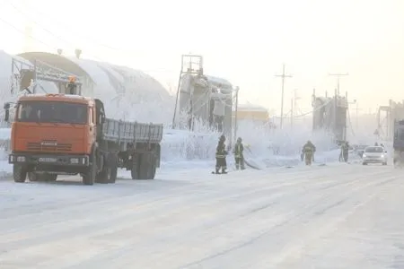 В ХМАО произошел крупный пожар на промобъекте, пострадали три человека