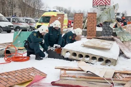 Последствия учебного взрыва показательно ликвидировали калужские спасатели