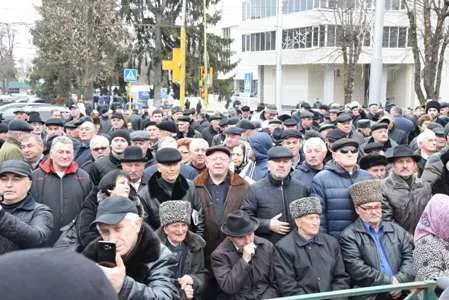 Литературно-музыкальной композицией у мемориала почтили память жертв депортации балкарского народа в Нальчике