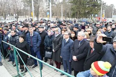 Литературно-музыкальной композицией у мемориала почтили память жертв депортации балкарского народа в Нальчике