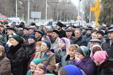 Литературно-музыкальной композицией у мемориала почтили память жертв депортации балкарского народа в Нальчике