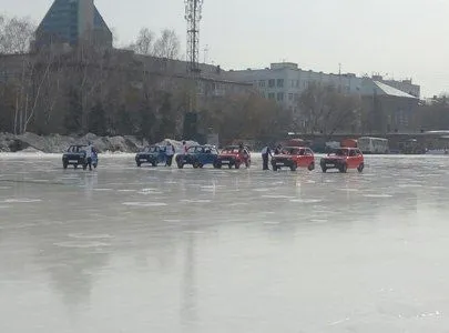 Турнир по керлингу с автомобилями "Ока" состоялся в Екатеринбурге