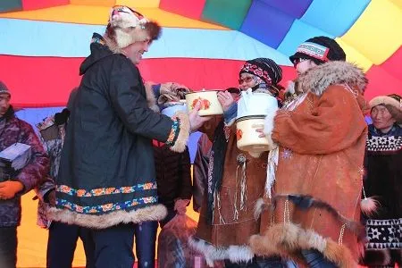 Гонки на оленях и соревнования по национальным видам спорта прошли на слете оленеводов в Магаданской области