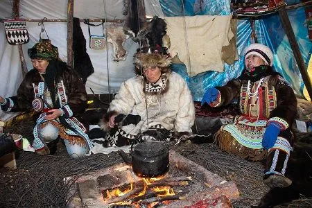 Гонки на оленях и соревнования по национальным видам спорта прошли на слете оленеводов в Магаданской области