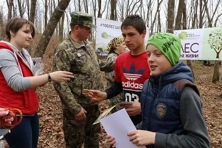 Волонтеры посадили тысячи кедров в приморском нацпарке "Земля леопарда"