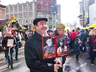 Массовые гуляния прошли в Москве в День Победы на центральных площадях и в парках