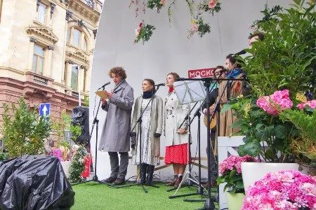 Массовые гуляния прошли в Москве в День Победы на центральных площадях и в парках