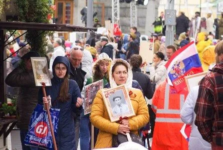 Массовые гуляния прошли в Москве в День Победы на центральных площадях и в парках