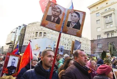 Массовые гуляния прошли в Москве в День Победы на центральных площадях и в парках