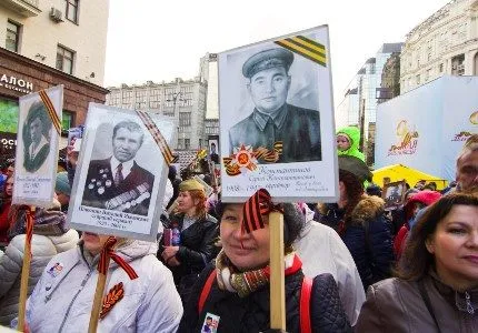 Массовые гуляния прошли в Москве в День Победы на центральных площадях и в парках