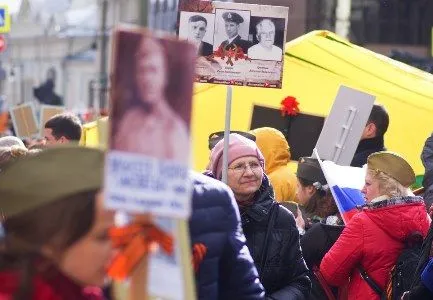 Массовые гуляния прошли в Москве в День Победы на центральных площадях и в парках