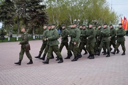 Полтора десятка тюменских призывников будут служить в президентском полку