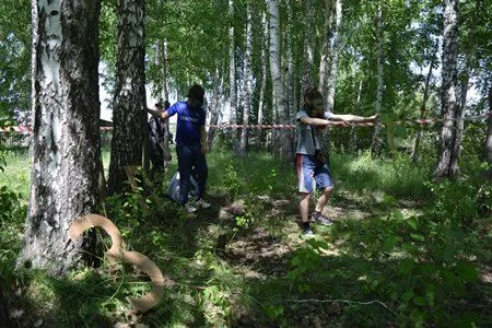 Участники партизанского квеста в Тюмени пекли хлеб в экстремальных условиях и расшифровывали послание по пению птиц