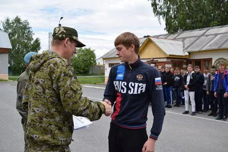 Почти 2 тыс. тюменских школьников и студентов приняли участие в военных сборах