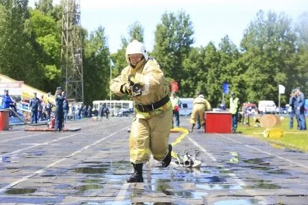 Соревнования пожарных добровольцев на Кубок Северо-Западного центра МЧС прошли в Пскове