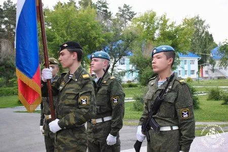 Воспитанники кадетских классов на летних сборах изучают радиодело и проходят горно-спасательную подготовку