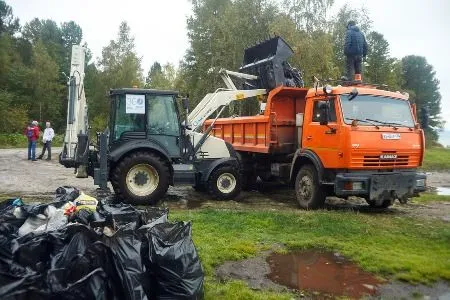 Волонтеры очистили более 1200 гектар побережья Байкала в ходе ключевой акции экомарафона "360" минут