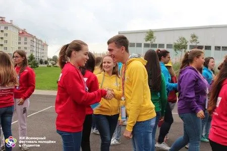 Тюменские волонтеры прибыли на Всемирный фестиваль молодежи и студентов в Сочи