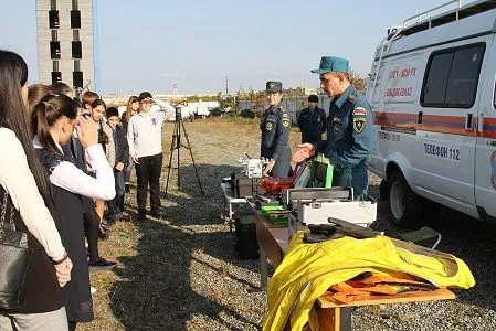 Сотни студентов и школьников Северной Осетии посетили подразделения МЧС в рамках акции "Всегда готов"