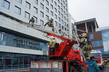 Спасатели провели пожарно-тактические учения в гостиничном комплексе Ростова-на-Дону в преддверье ЧМ-2018