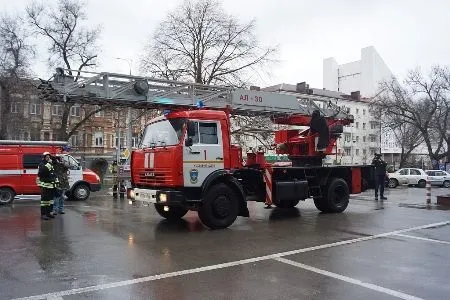 Спасатели провели пожарно-тактические учения в гостиничном комплексе Ростова-на-Дону в преддверье ЧМ-2018