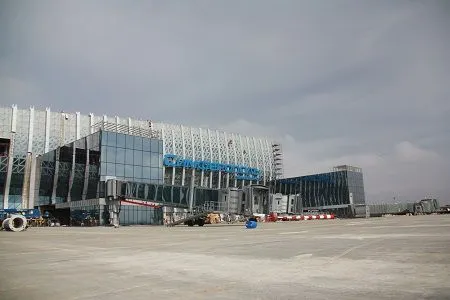 Телетрапы в стиле "Звездных войн" монтируют в аэропорту "Симферополь"