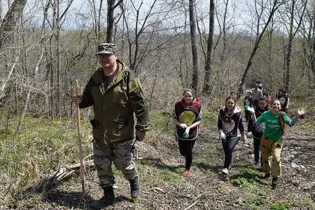 Волонтеры высадили шесть тысяч саженцев кедра в приморском нацпарке "Земля леопарда"