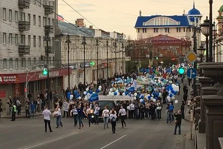 Красочным шествием встретил юбилей старейший в Сибири университет