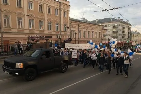 Красочным шествием встретил юбилей старейший в Сибири университет