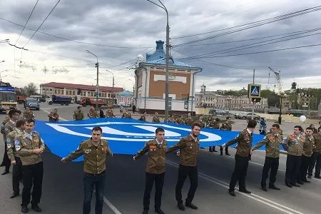 Красочным шествием встретил юбилей старейший в Сибири университет