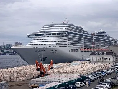 Владивосток встретил самый большой лайнер в истории города