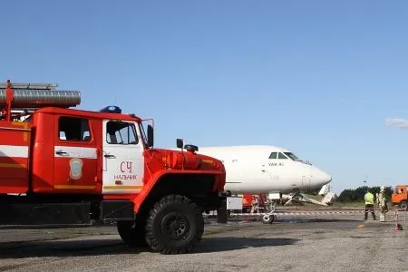 Специалисты четырех ведомств приняли участие в учениях по тушению загоревшегося самолета в аэропорту Нальчика