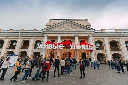 Более 15 тыс. человек посетили фестиваль "Живые улицы" в Гостином дворе