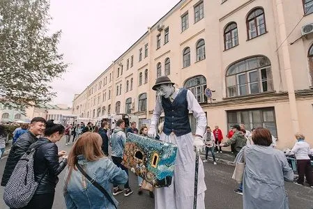 Более 15 тыс. человек посетили фестиваль "Живые улицы" в Гостином дворе