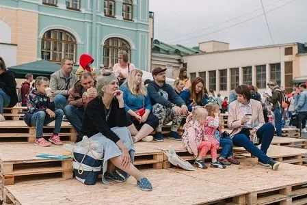 Более 15 тыс. человек посетили фестиваль "Живые улицы" в Гостином дворе