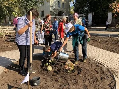 Пешеходная аллея на проспекте Ленина стала центральным местом проведения экологической акции "Наш лес. Посади свое дерево" в Электростали