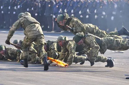 Более 1 тыс. полицейских приняли участие в параде в Ростове-на-Дону