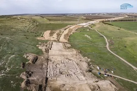 Строители ж/д подхода к Крымскому мосту скорректируют один из участков для сохранения остатков античной усадьбы