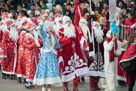 Деды Морозы устроили парад в Ялте