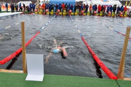 Чемпионат мира по ледяному плаванию завершился в Мурманске