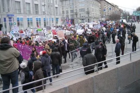 "Монстрация" прошла в пяти городах Сибири, несмотря на сильный ветер и снегопад