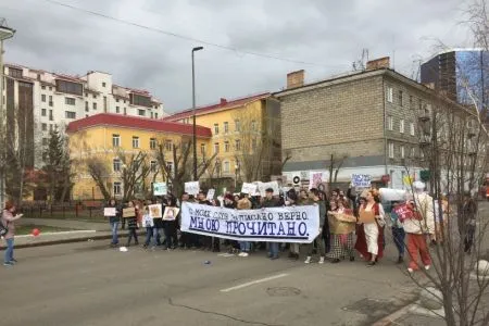 "Монстрация" прошла в пяти городах Сибири, несмотря на сильный ветер и снегопад